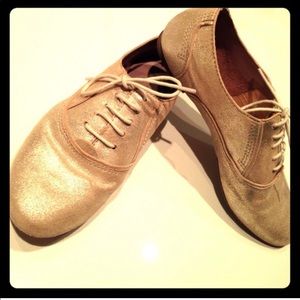 Lace up leather shoes